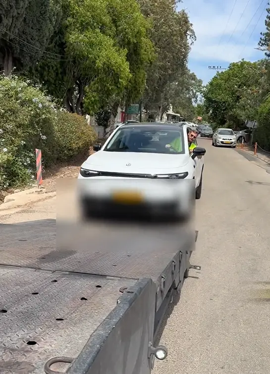 העמסת משאית על מובילית גרירה